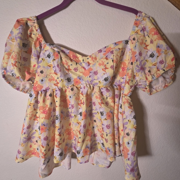 SHEIN Tops - Floral Yellow Puffy Sleeve Feminine Crop Top